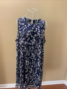 Chaps Navy Blue and White Floral Sleeveless Shift Dress